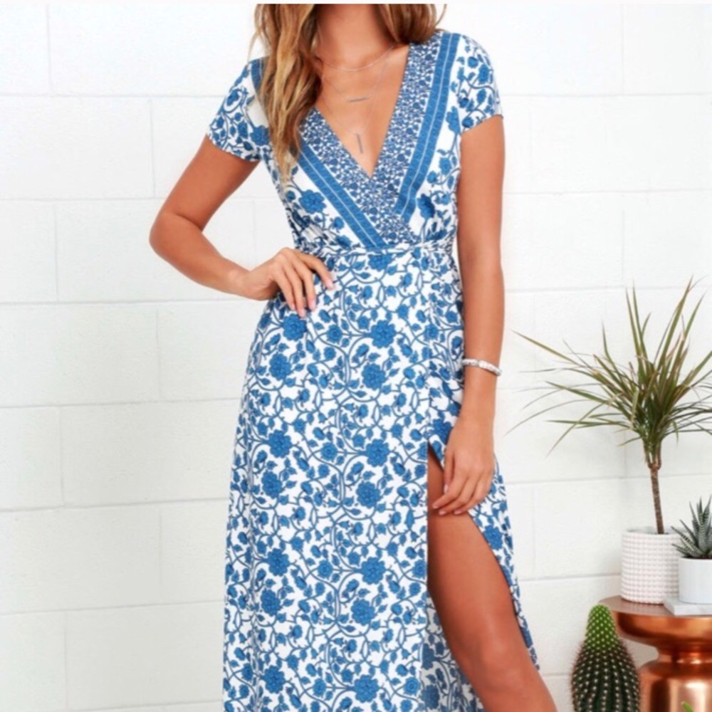 Adorable blue & white maxi - like new!